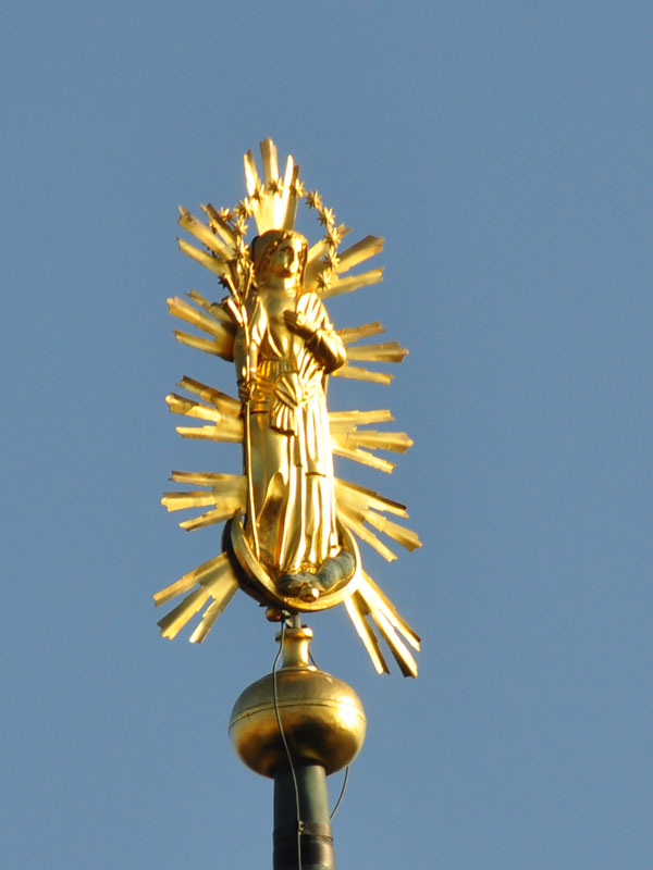 goldene figur